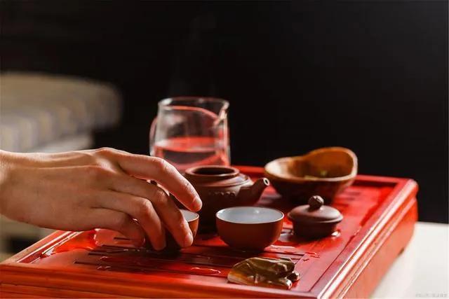 為啥在網(wǎng)上買的茶葉比實體店便宜這么多？靠譜嗎？聽懂行的怎么說