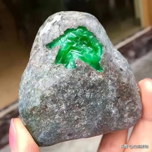 拼多多買的翡翠原石是真的嗎，拼多多瑪瑙原石是真的嗎？