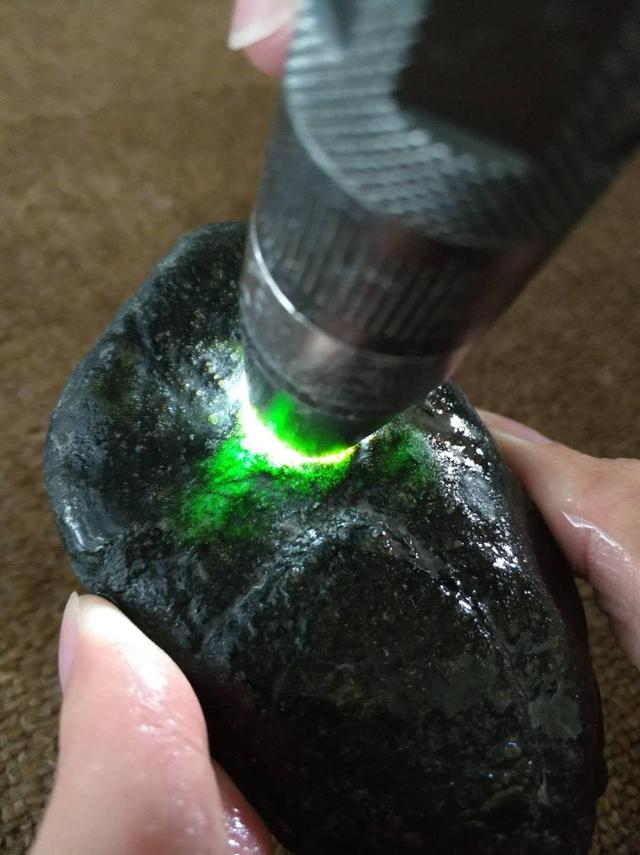 拼多多上的原石毛料是真的嗎，拼多多賣的玉石原料是真的嗎？