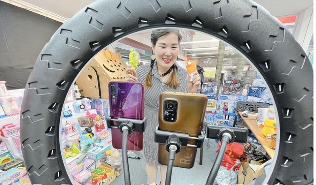 義烏電商直播貨源網(wǎng)址，義烏電商直播城？