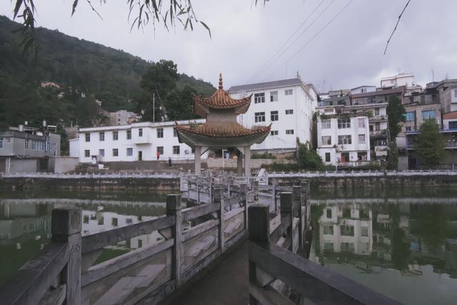 55個少數(shù)民族的服飾圖片，少數(shù)民族的服飾圖片大全？