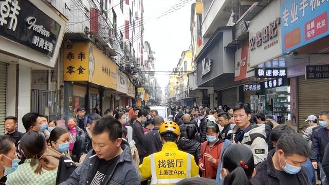 福永服裝批發(fā)市場(chǎng)在哪，附近有沒有服裝廠？