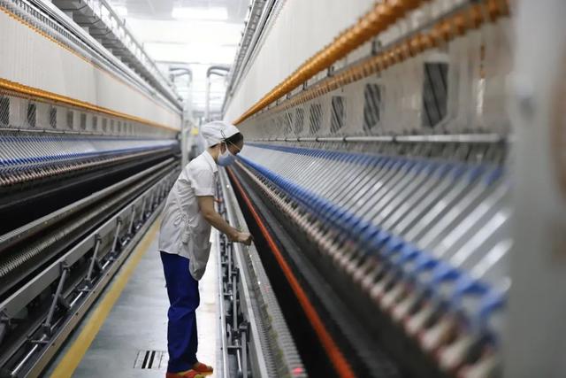 想做服裝怎么聯(lián)系工廠，做外貿(mào)用什么軟件找客戶？